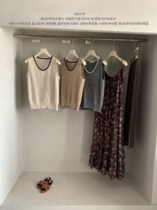 Color Contrast U-Neck Hollow Textured Knit Sleeveless Tank Top