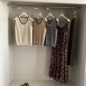 Color Contrast U-Neck Hollow Textured Knit Sleeveless Tank Top