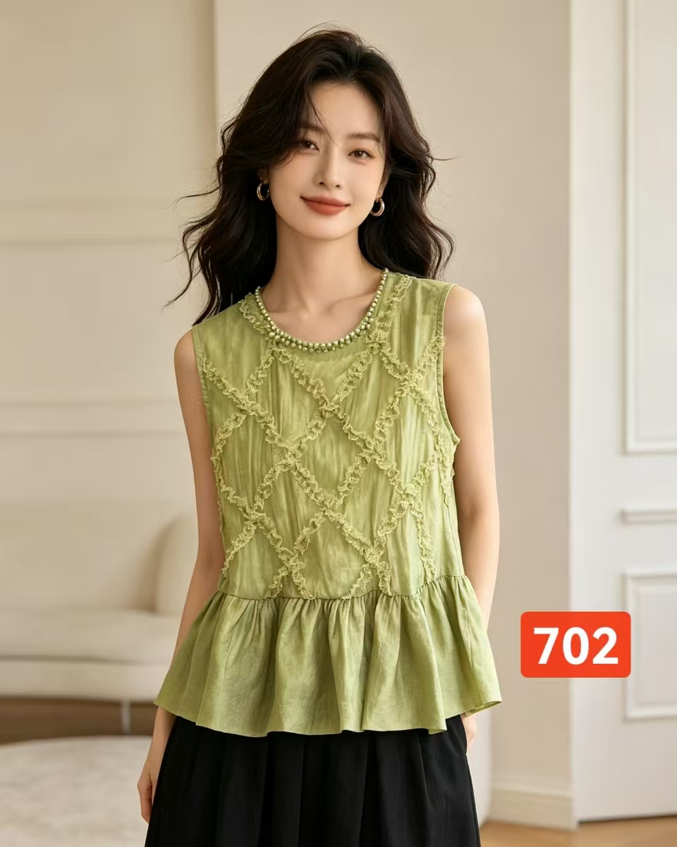 Fresh Green Checkered Lace Sleeveless Top With Pearl Decorations