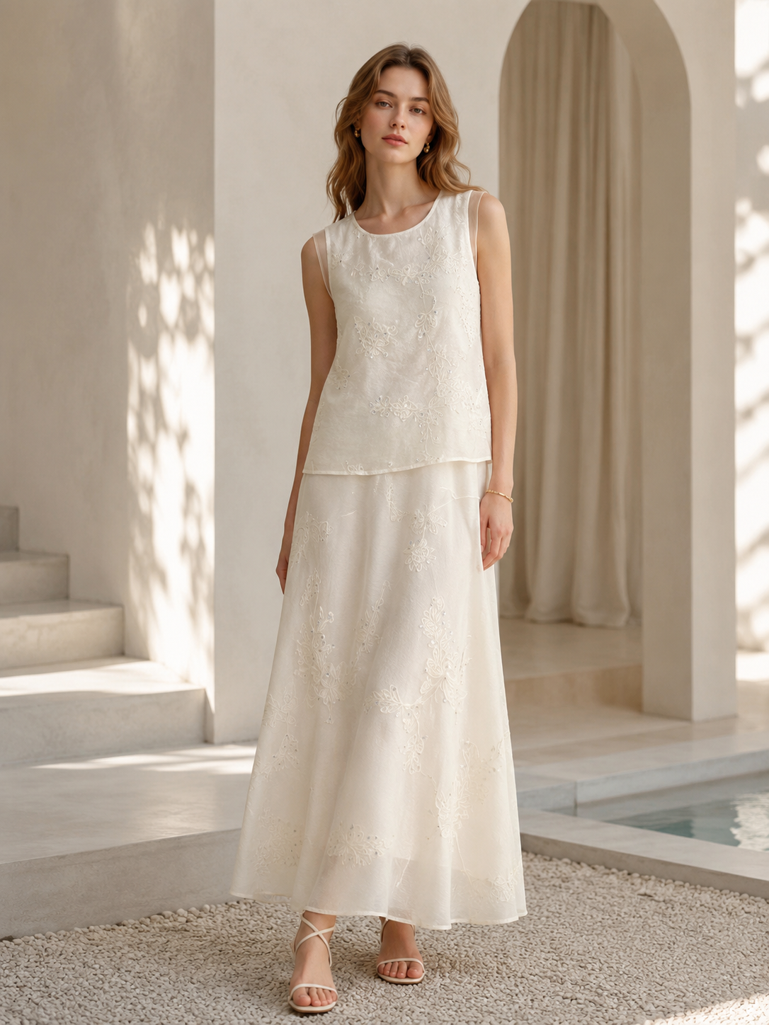 New Chinese-Style Embroidered Sleeveless Top with Decorative Embroidery, Elegant and Sophisticated